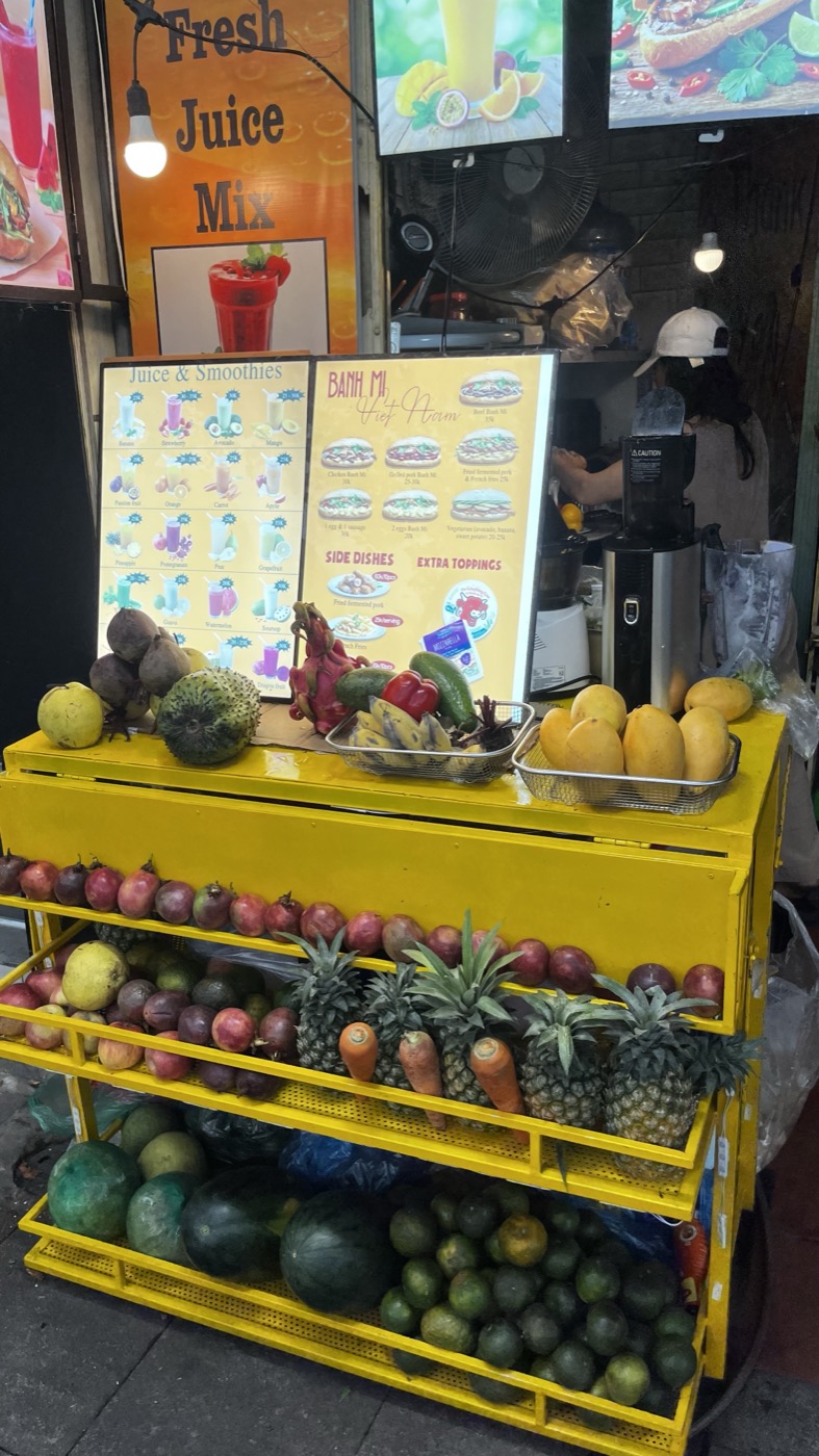 Fruit display and menu at the pop-up